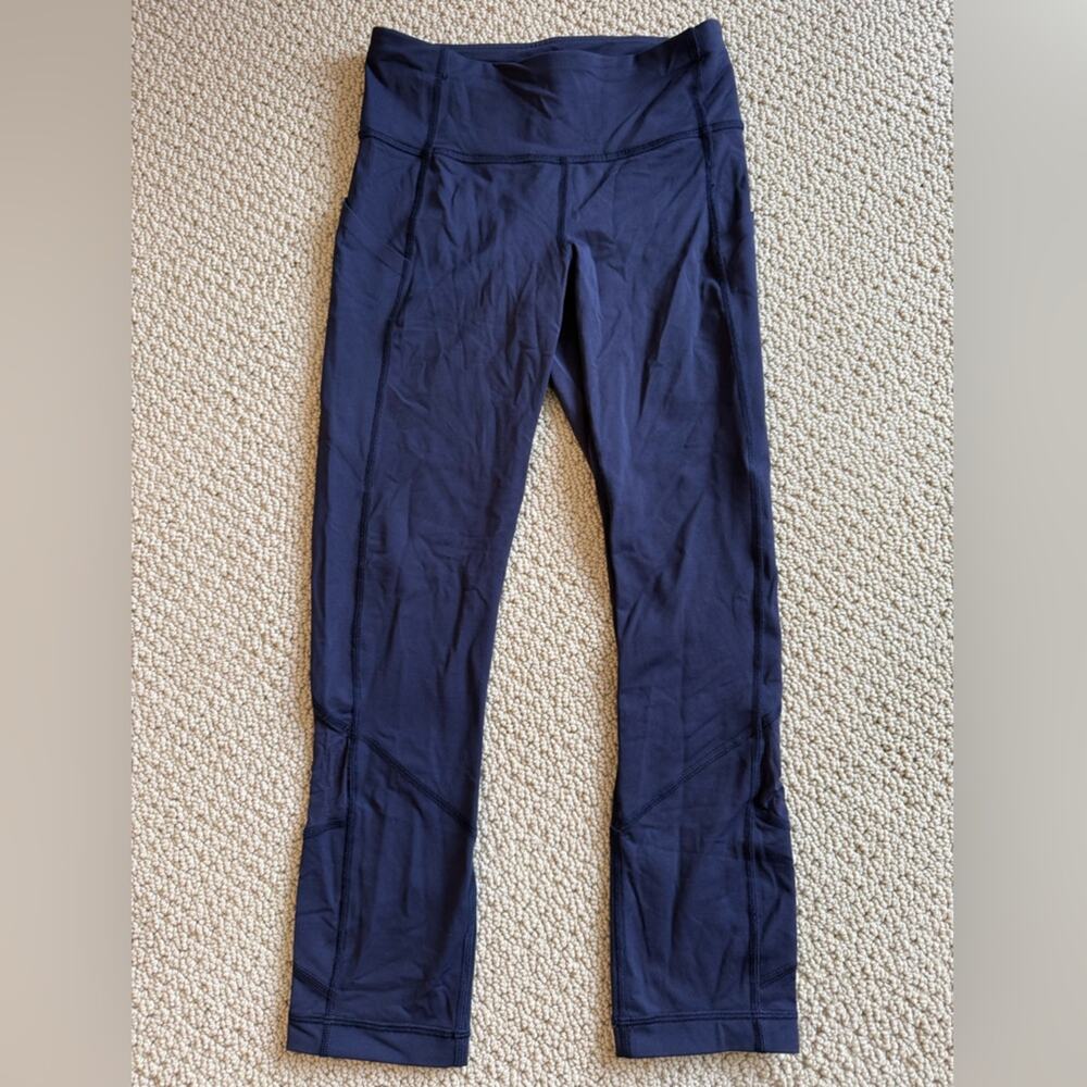 Lululemon Women's Navy Blue Cropped Leggings Size 2 Pockets Athletic Workout Run